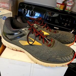 BROOKS ADRENALINE GTS 18 Cross Trainers. Size 11.5